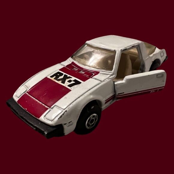 1979 MATCHBOX NO.31-D MAZDA RX-7 WHITE BODY, MAZDA RX-7 BASE THIN STRIPE CAR - Picture 6 of 6